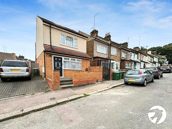 3 Bedroom Property To Rent In Glendale Road, Erith, DA8
