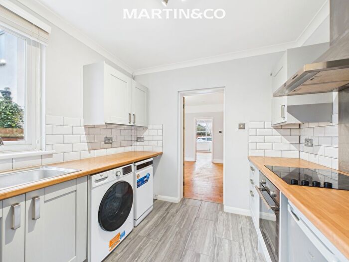 1 Bedroom Flat To Rent In Crown Street, Egham, TW20