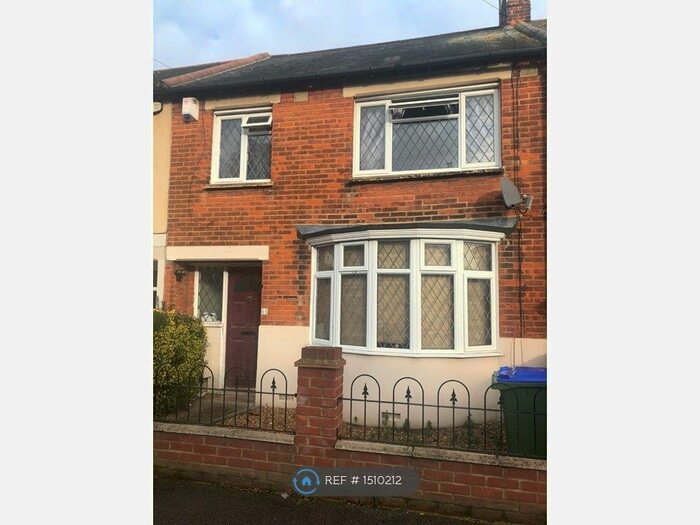 3 Bedroom Terraced House To Rent In Trinity Road, Gillingham, ME7
