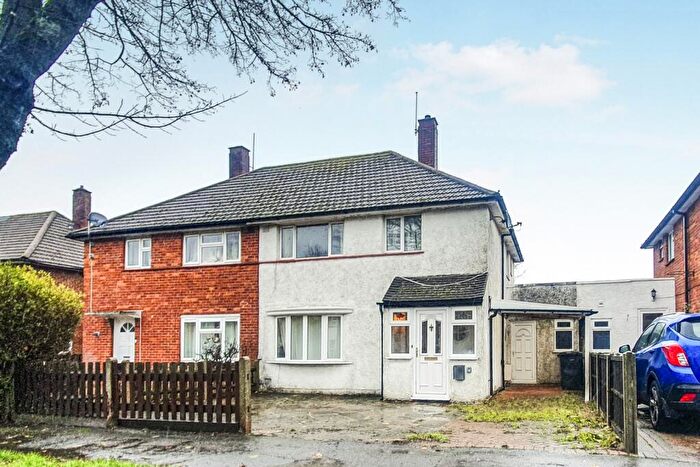 3 Bedroom Semi Detached House For Sale In Homestead Way, New Addington, Croydon, CR0