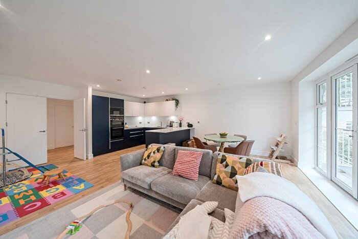 3 Bedroom Flat To Rent In Eden Place, Oxted, RH8