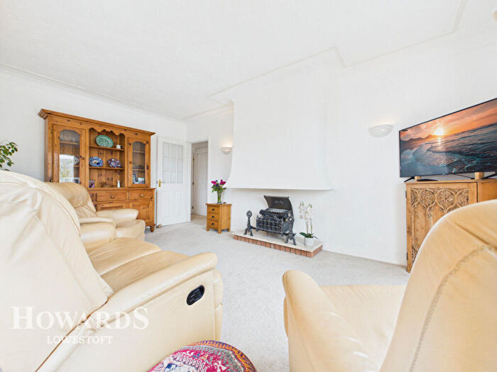 3 Bedroom Detached Bungalow For Sale In Elizabeth Close, Lowestoft, NR32