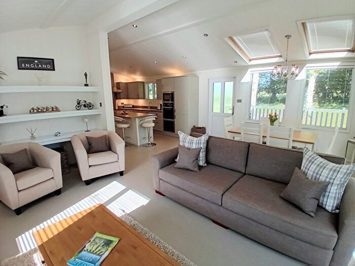 2 Bedroom Chalet For Sale In Westfield Lane, Hastings, TN35