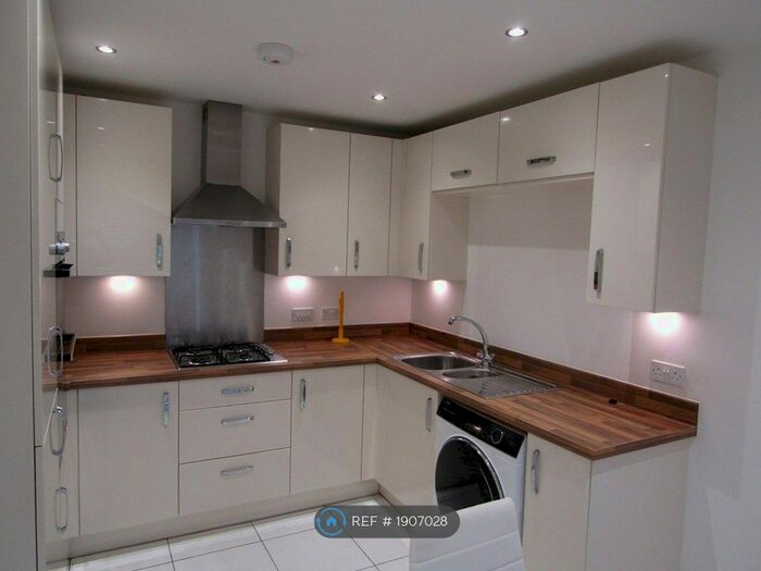 3 Bedroom Semi-Detached House To Rent In Mellor Street, Manchester, M40