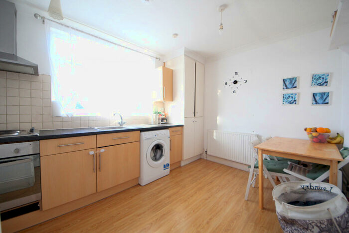1 Bedroom Flat To Rent In Fox Lane, Palmers Green, N13