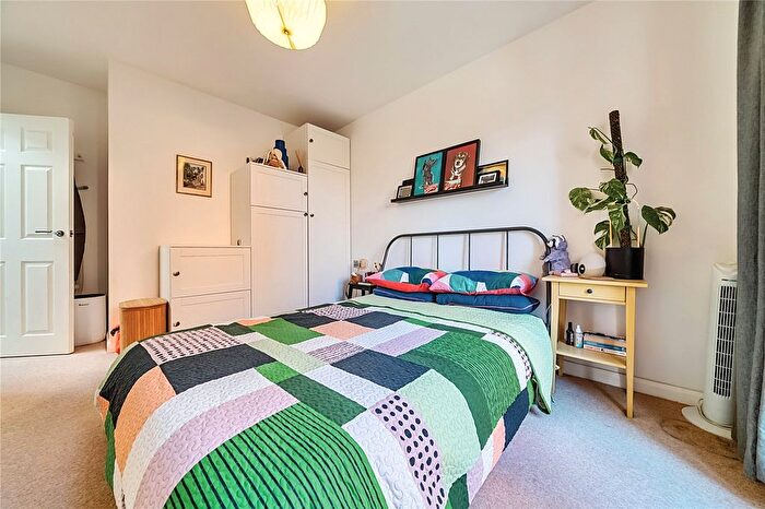 2 Bedroom Semi-Detached House For Sale In Aspen Mews, Penge, London, SE20