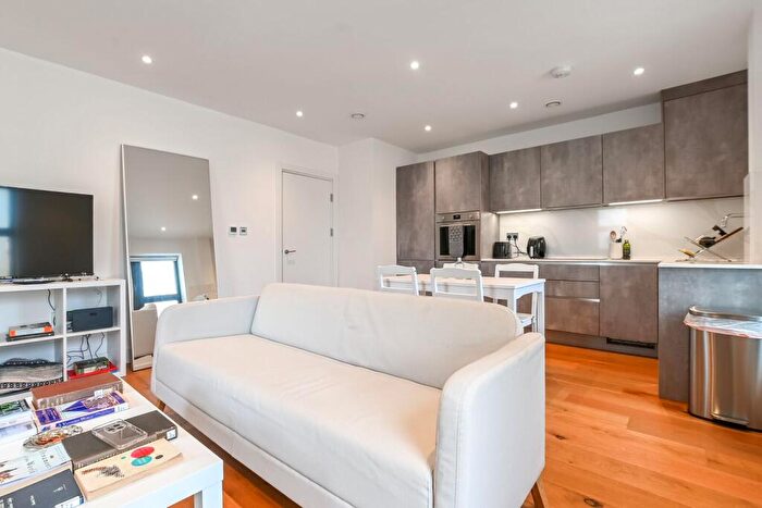 1 Bedroom Flat To Rent In Marquis Road, Camden, London, NW1