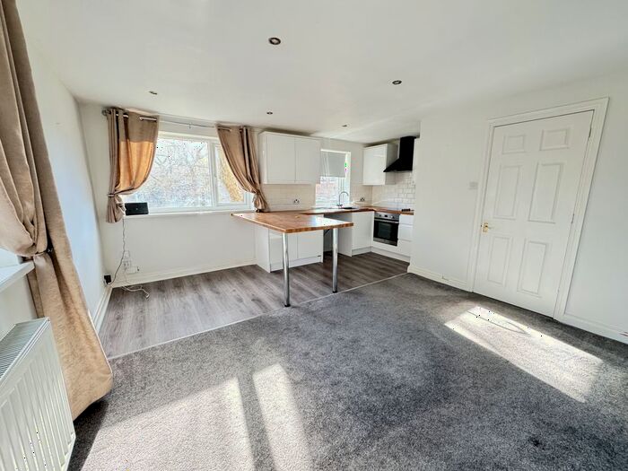 1 Bedroom Flat To Rent In Adel Wood Road, Leeds, LS16