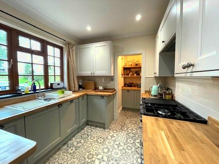 2 Bedroom Property To Rent In Stoke Hill, Exeter, EX4