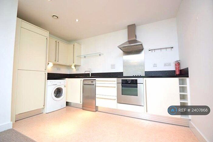 2 Bedroom Flat To Rent In Chapter Walk, Bristol, BS6