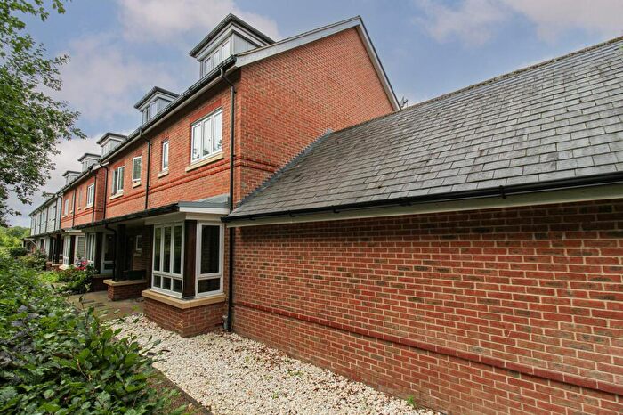 3 Bedroom Semi-Detached House For Sale In Blackthorns, Fleet, GU51