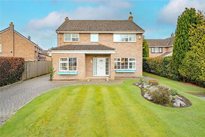 4 Bedroom Detached House For Sale In Shadwell Park Close, Leeds, West Yorkshire, LS17