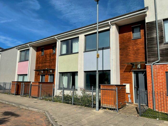 3 Bedroom House To Rent In North Station, CO4