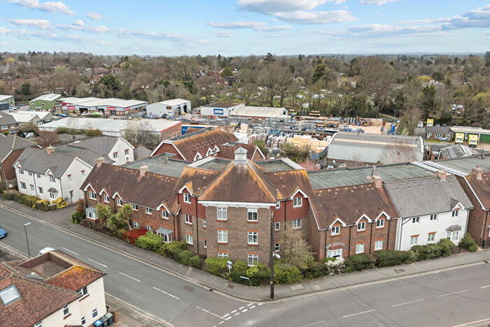 2 Bedroom Apartment For Sale In Gordon Road, Haywards Heath, RH16