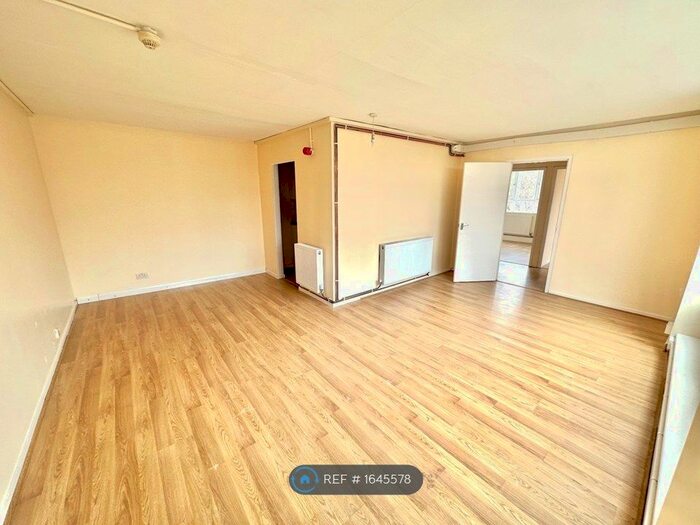 2 Bedroom Flat To Rent In Potovens Lane, Outwood, Wakefield, WF1