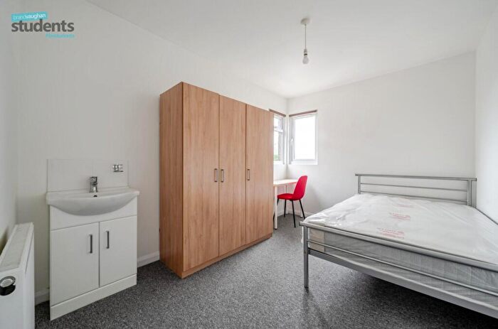 1 Bedroom Detached House To Rent In Bevendean Crescent, Brighton, East Sussex, BN2