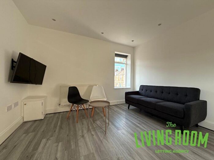 3 Bedroom Flat To Rent In Coburn Street, Cardiff, CF24