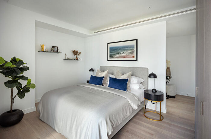 2 Bedroom Apartment To Rent In Water Street, London, E14