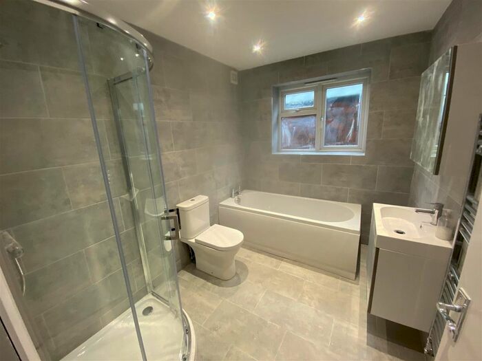 2 Bedroom Flat To Rent In Old Road, East Peckham, Tonbridge, TN12