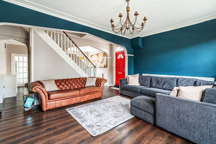 4 Bedroom End Of Terrace House For Sale In Heron Road, Twickenham, London, TW1