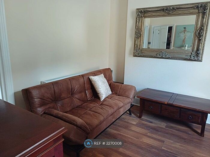 1 Bedroom Flat To Rent In Verulam Place, Bournemouth, BH1