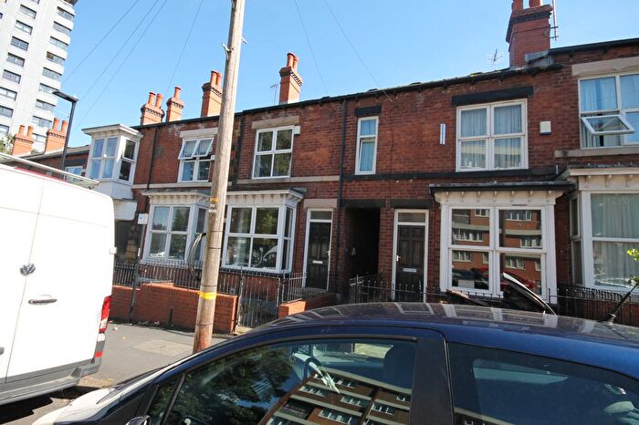 3 Bedroom Terraced House To Rent In Club Garden Road, Sheffield, S11