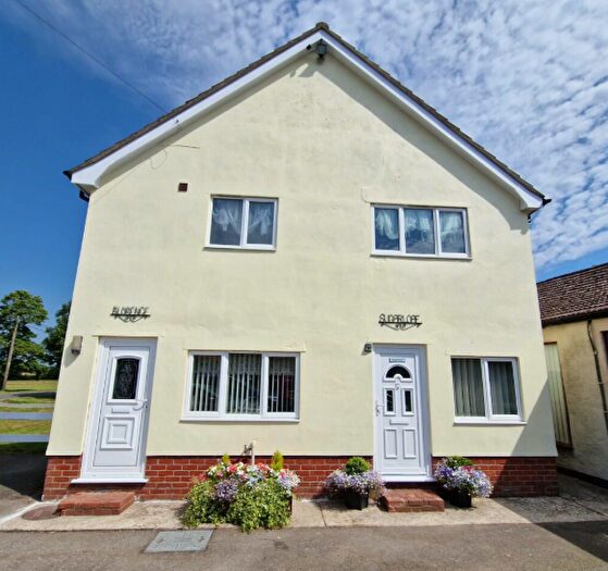 2 Bedroom Flat To Rent In The Tye, Barking, IP6