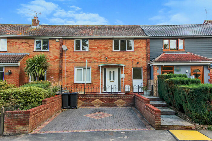 3 Bedroom Terraced House To Rent In Inglesham Road, Penhill, Swindon, SN2