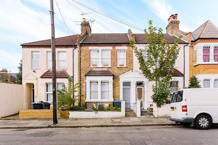 1 Bedroom Flat To Rent In Vale Grove, Manor House, N4