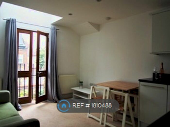 1 Bedroom Flat To Rent In Garratt Lane, London, SW18
