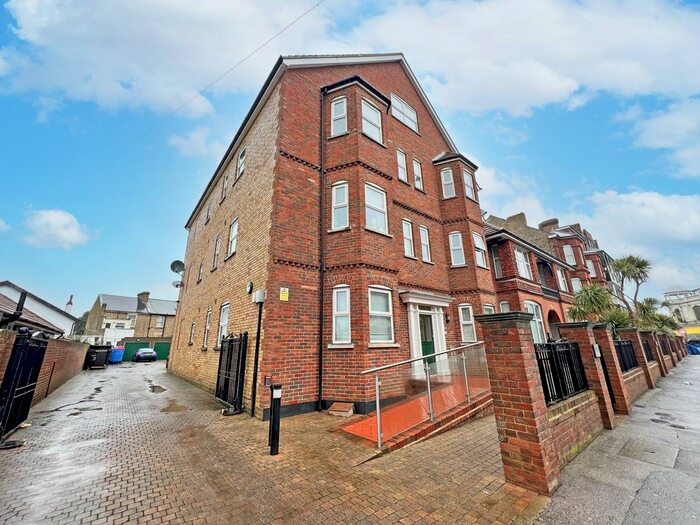 2 Bedroom Flat To Rent In Cliftonville Avenue, Margate, Kent, CT9