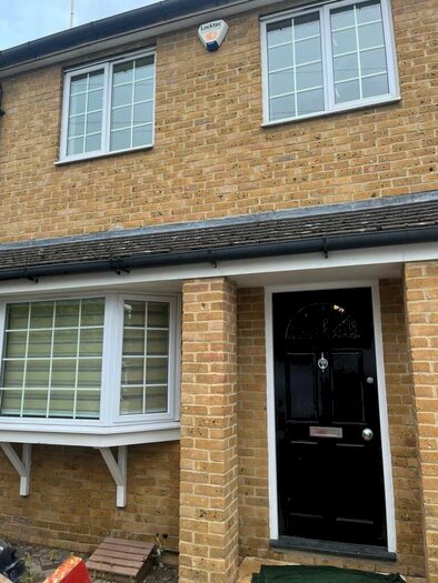 4 Bedroom Semi-Detached House To Rent In Woodford Green, IG8