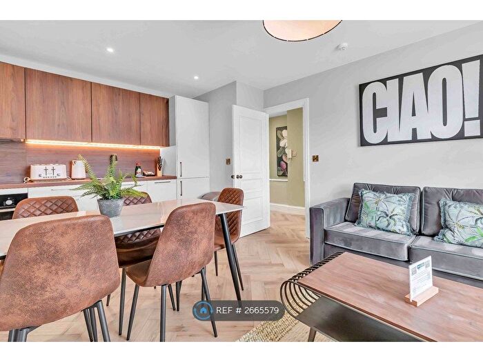 2 Bedroom Flat To Rent In Brunswick Place, Hove, BN3