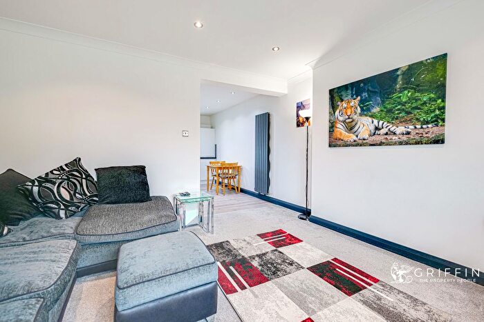 1 Bedroom Flat For Sale In Teviot Avenue, Aveley, RM15