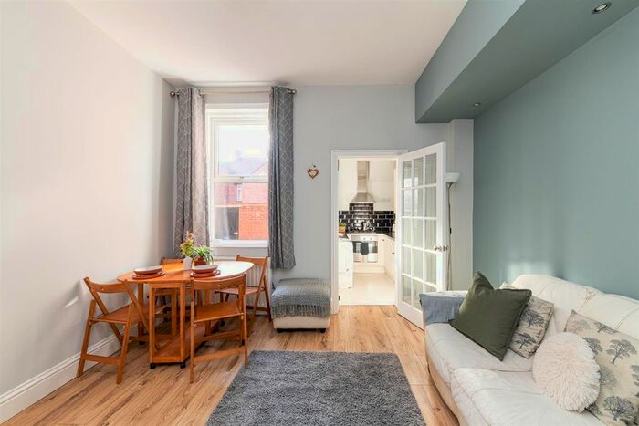 2 Bedroom Flat To Rent In Amble Grove, Sandyford, Newcastle Upon Tyne, NE2