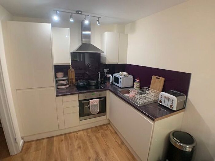 1 Bedroom Flat To Rent In The Chandlers, Leeds, LS2
