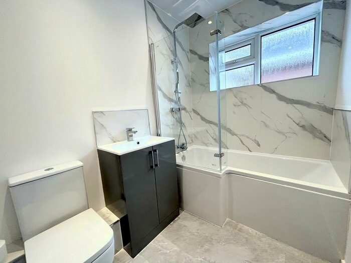 2 Bedroom Detached Bungalow To Rent In Hawthorne Drive, Worsley, M28