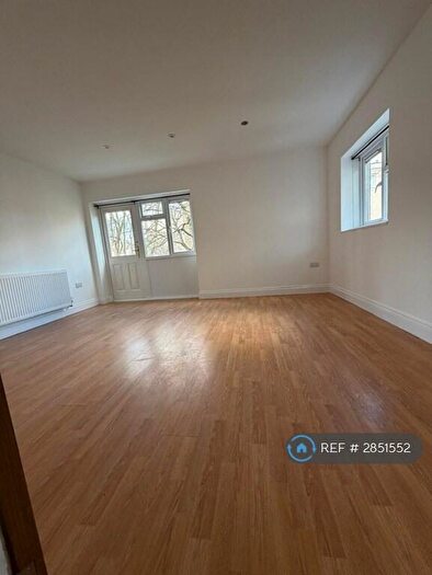 3 Bedroom Maisonette To Rent In Fir Tree Rise, Leeds, LS17