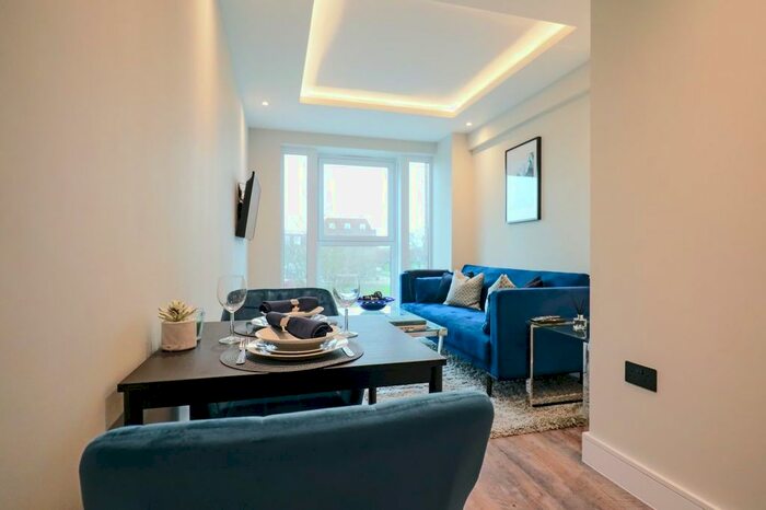 1 Bedroom Flat To Rent In Parkway, Welwyn Garden City, AL8