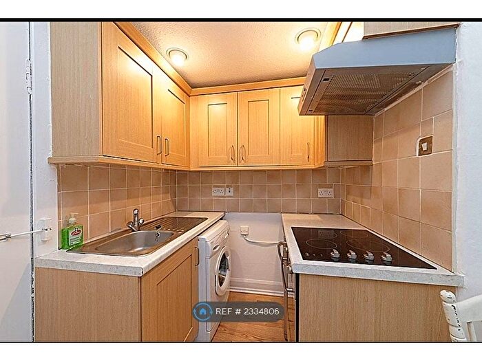 1 Bedroom Flat To Rent In Strathyre Street, Glasgow, G41
