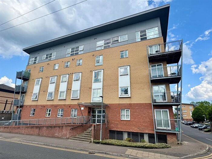 2 Bedroom Flat To Rent In Station Road, Borehamwood, WD6