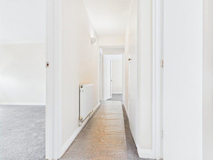 3 Bedroom Flat To Rent In Cypress Court, Rochester, Kent, ME2