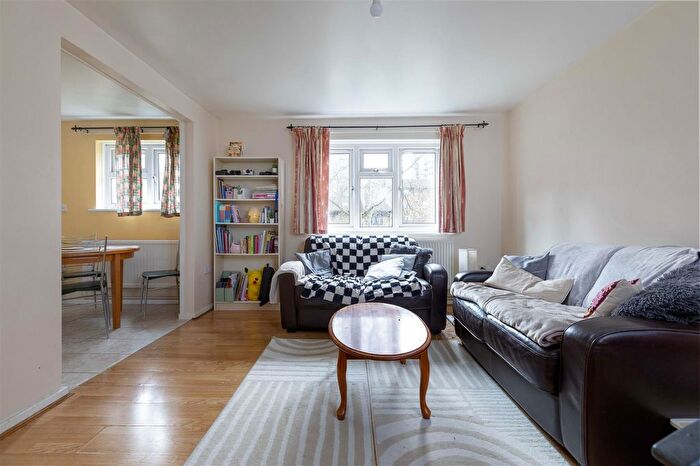 2 Bedroom Flat To Rent In Rockingham Street, London, SE1
