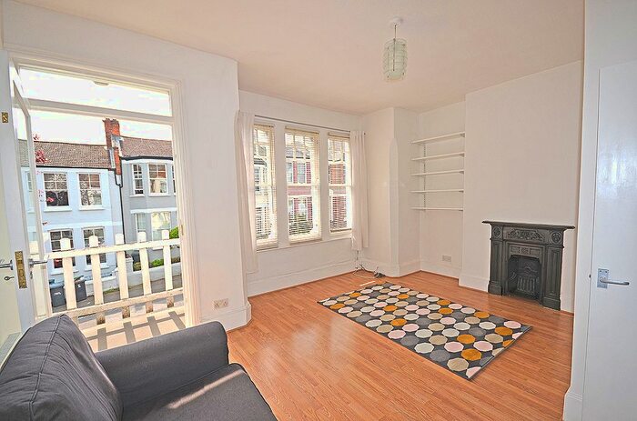 1 Bedroom Flat To Rent In Montague Road, Crouch End, London, N8