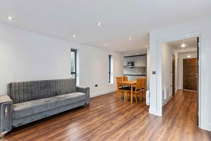 2 Bedroom Flat To Rent In Pirbright Road, London, SW18