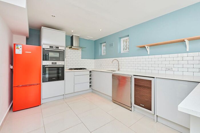 3 Bedroom Terraced House For Sale In Maltings Close, Barnes, SW13