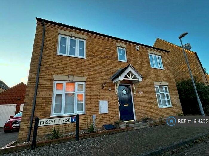 4 Bedroom Detached House To Rent In Russet Close, Bedford, MK41