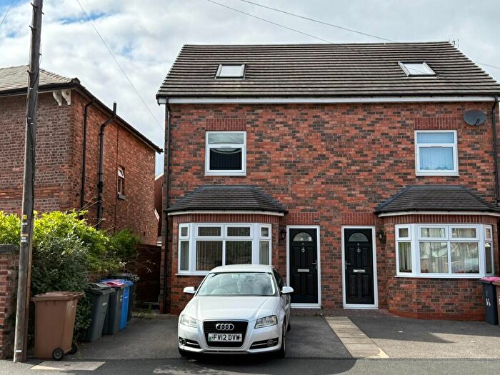 4 Bedroom Town House To Rent In Arthur Street, Manchester, Greater Manchester, M30