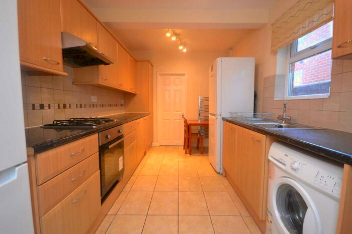6 Bedroom House To Rent In Grange Avenue, University Area, RG6