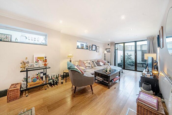 1 Bedroom Flat For Sale In Lavender Hill, Battersea, London, SW11